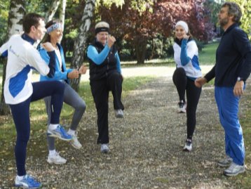 Alphalauf Gruppe in Bewegung. Methode zur Stressregulation und zum Abbau von Leistungsdruck durch achtsame Bewegung.
